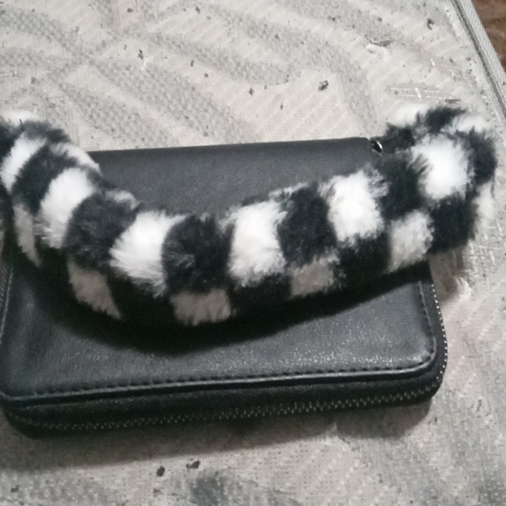 Checkered wallet. - Picture 2 of 4